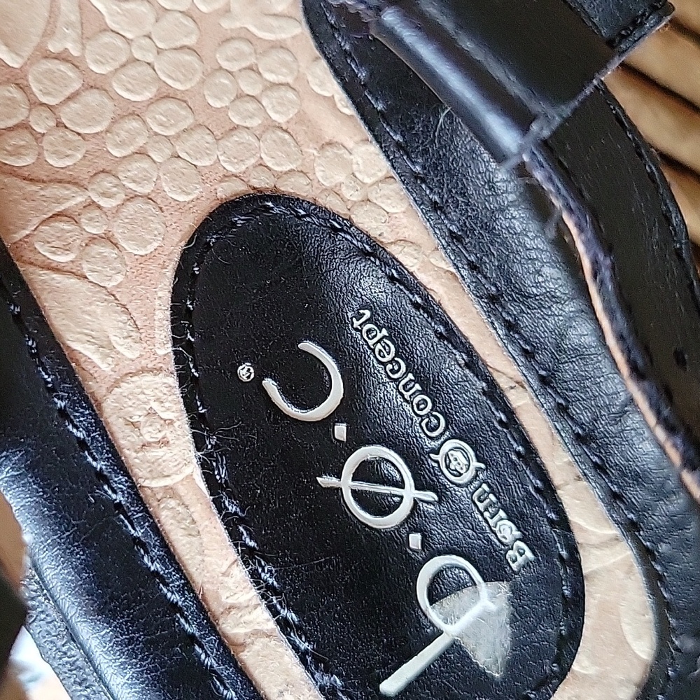 B.O.C Born Concepts, black strappy sandals, size 9M - Picture 10 of 12